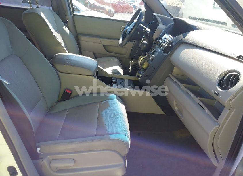 Photo 5 of 2015 Honda Pilot SE (VIN 5FNYF3H37FB005241)