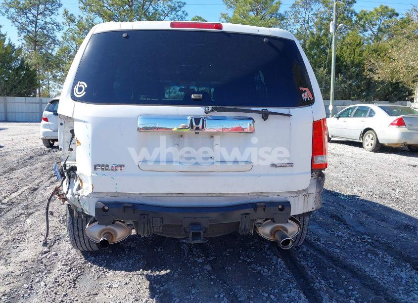 Photo 6 of 2015 Honda Pilot SE (VIN 5FNYF3H37FB005241)