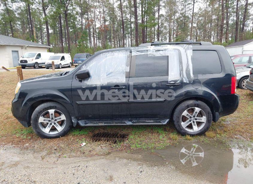 Photo 14 of 2015 Honda Pilot SE (VIN 5FNYF3H39FB010277)