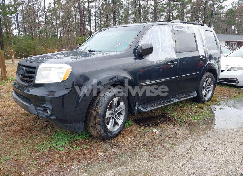Photo 2 of 2015 Honda Pilot SE (VIN 5FNYF3H39FB010277)