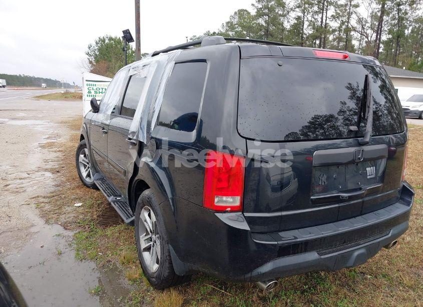 Photo 3 of 2015 Honda Pilot SE (VIN 5FNYF3H39FB010277)