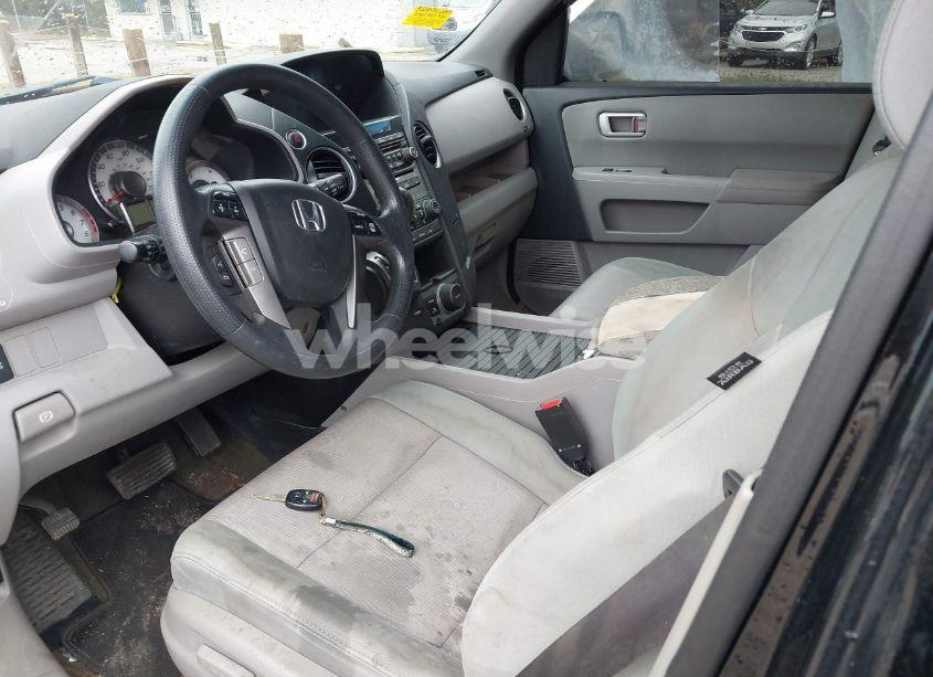 Photo 5 of 2015 Honda Pilot SE (VIN 5FNYF3H39FB010277)