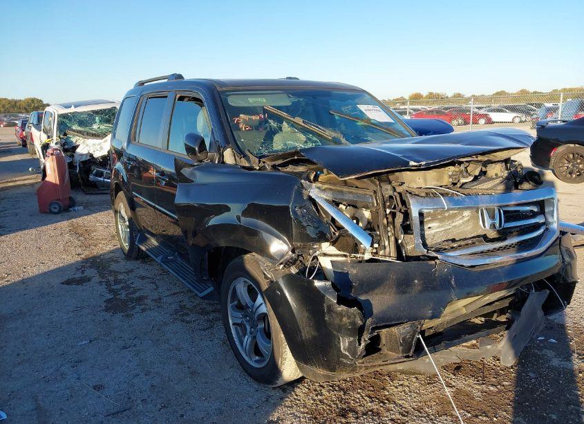 2015 Honda Pilot SE (VIN 5FNYF3H3XFB027153) main photo