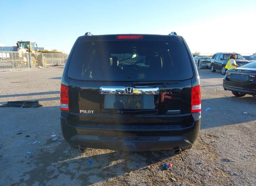 Photo 15 of 2015 Honda Pilot SE (VIN 5FNYF3H3XFB027153)