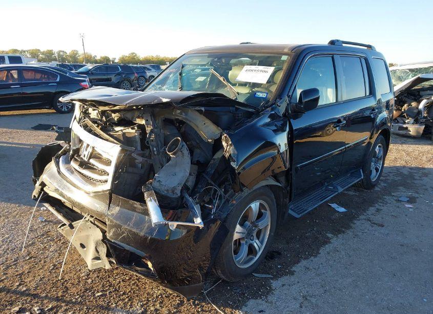 Photo 2 of 2015 Honda Pilot SE (VIN 5FNYF3H3XFB027153)