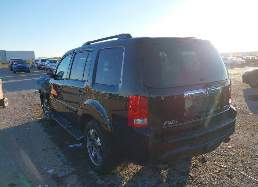 Photo 3 of 2015 Honda Pilot SE (VIN 5FNYF3H3XFB027153)