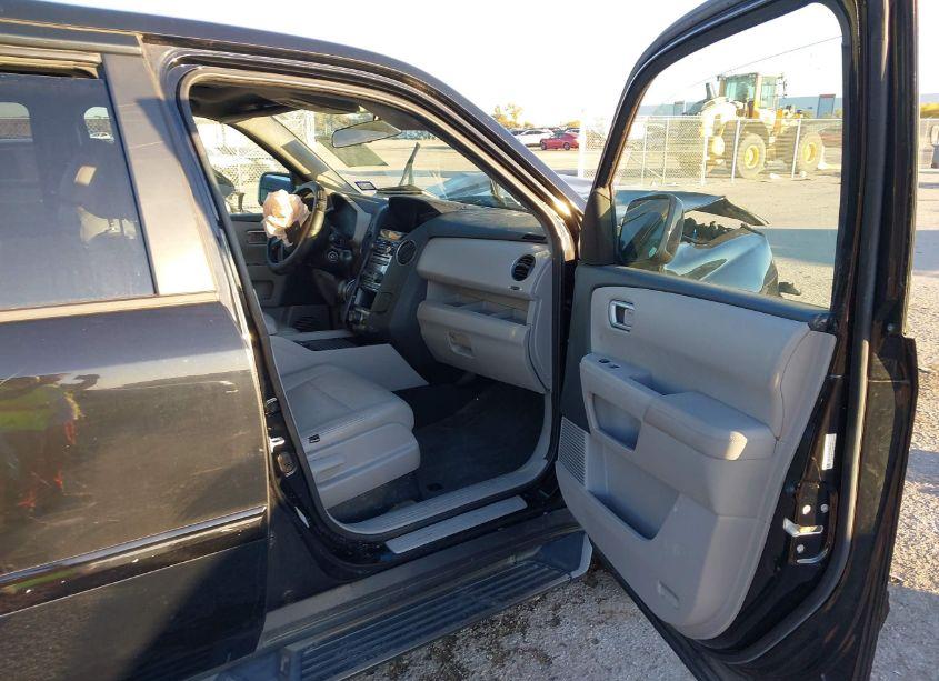 Photo 5 of 2015 Honda Pilot SE (VIN 5FNYF3H3XFB027153)