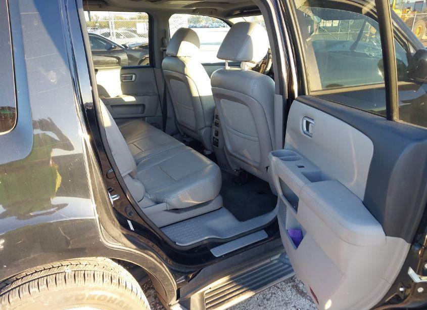 Photo 8 of 2015 Honda Pilot SE (VIN 5FNYF3H3XFB027153)