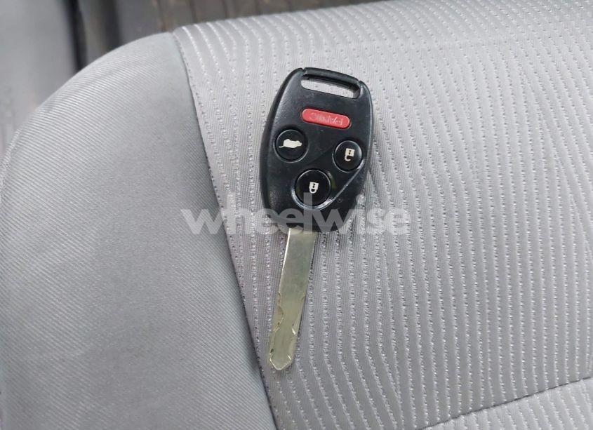 Photo 11 of 2011 Honda Pilot EX (VIN 5FNYF3H40BB017721)