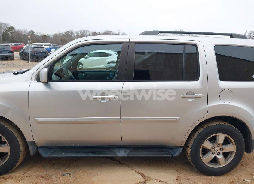 Photo 14 of 2011 Honda Pilot EX (VIN 5FNYF3H40BB017721)