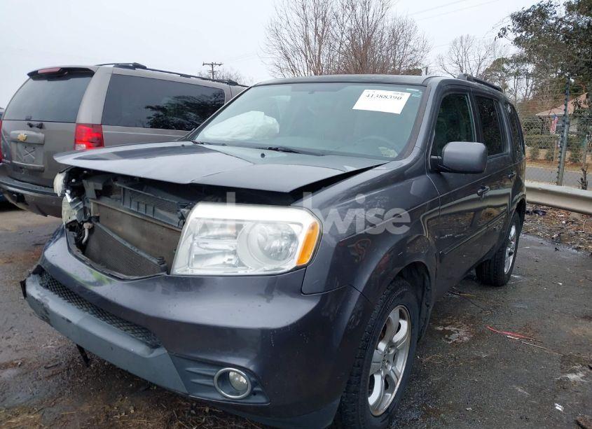 Photo 2 of 2014 Honda Pilot EX (VIN 5FNYF3H40EB026150)