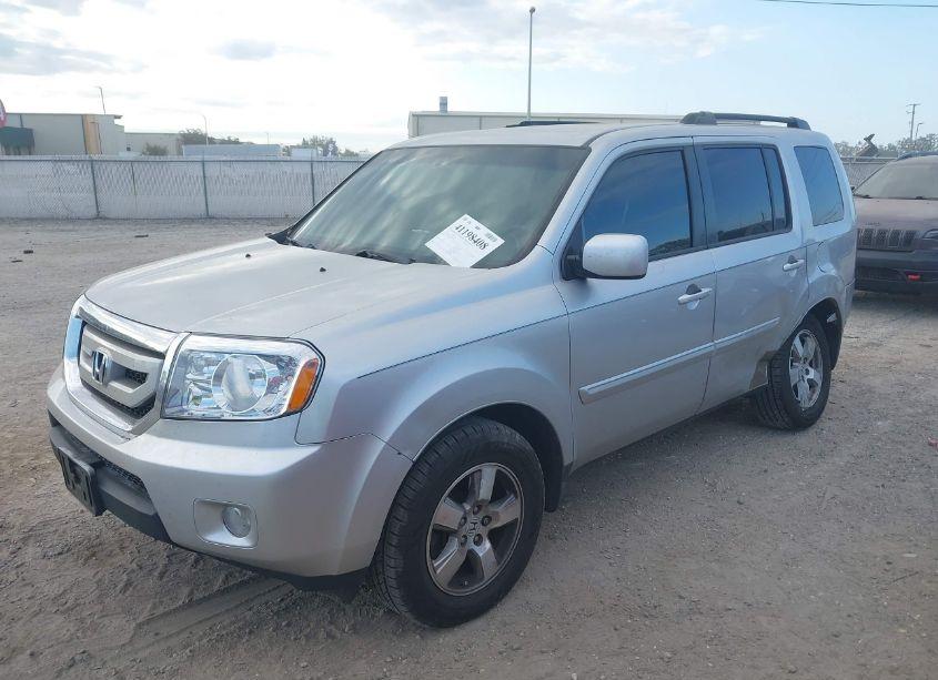 Photo 2 of 2011 Honda Pilot EX (VIN 5FNYF3H41BB025262)