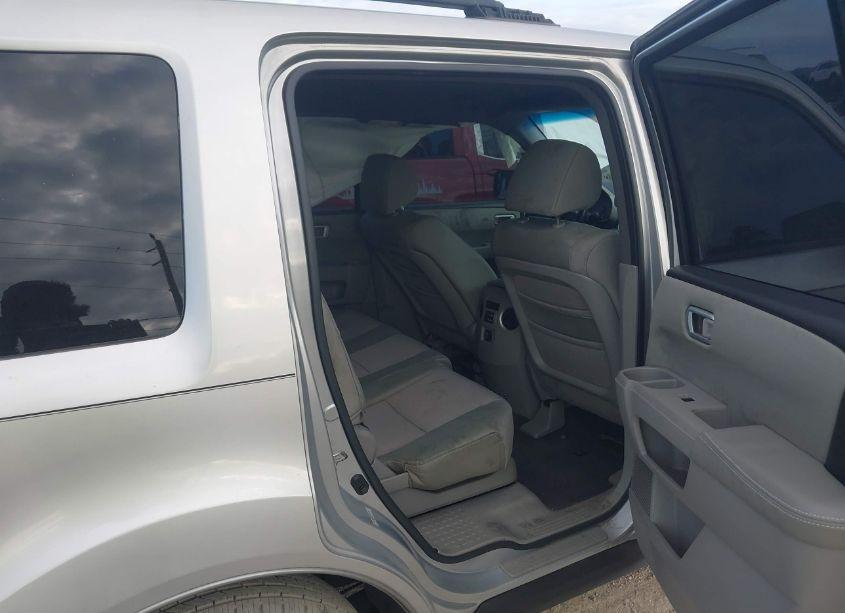 Photo 8 of 2011 Honda Pilot EX (VIN 5FNYF3H41BB025262)