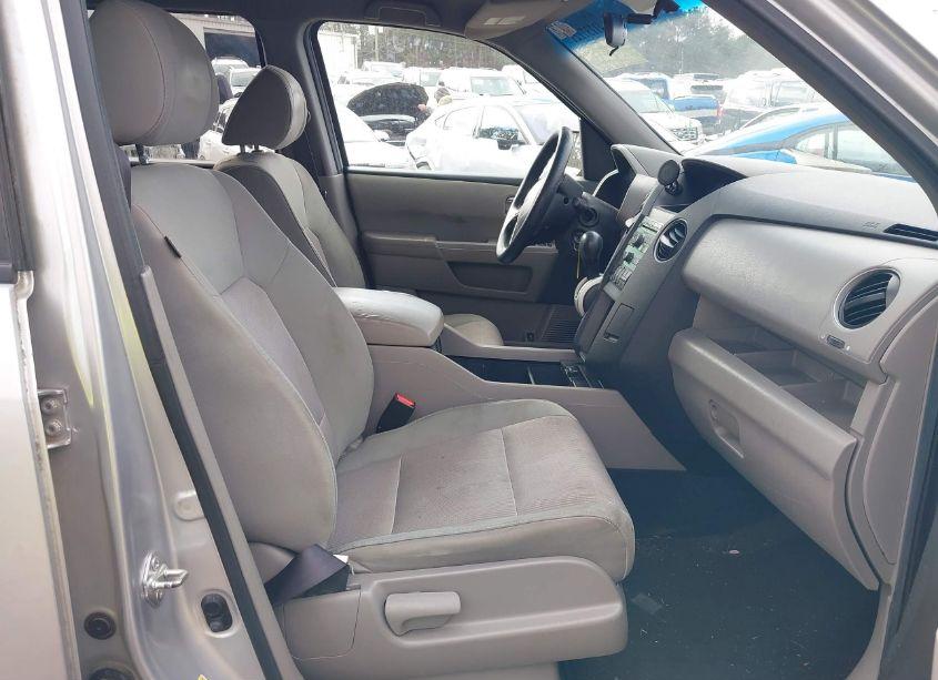 Photo 5 of 2011 Honda Pilot EX (VIN 5FNYF3H41BB056575)