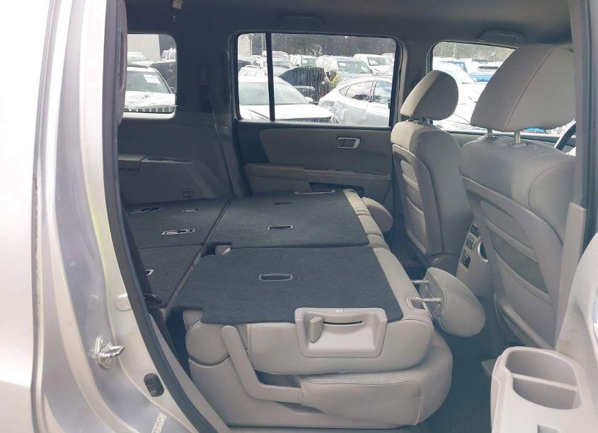 Photo 8 of 2011 Honda Pilot EX (VIN 5FNYF3H41BB056575)