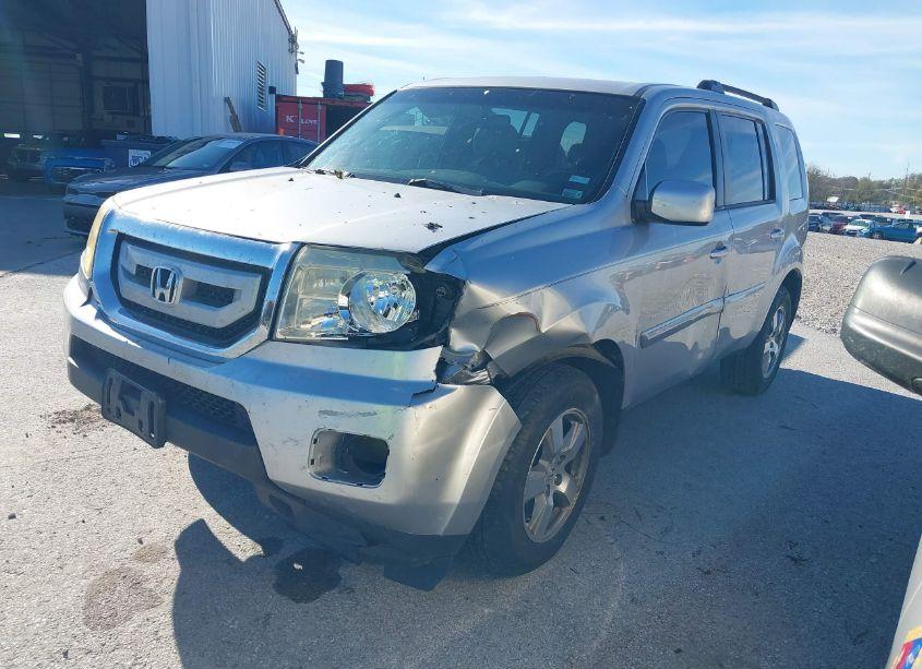 Photo 2 of 2011 Honda Pilot EX (VIN 5FNYF3H42BB003285)