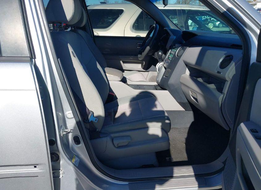 Photo 5 of 2011 Honda Pilot EX (VIN 5FNYF3H42BB003285)