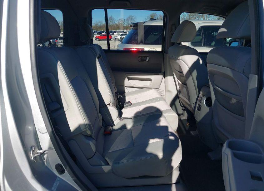 Photo 8 of 2011 Honda Pilot EX (VIN 5FNYF3H42BB003285)