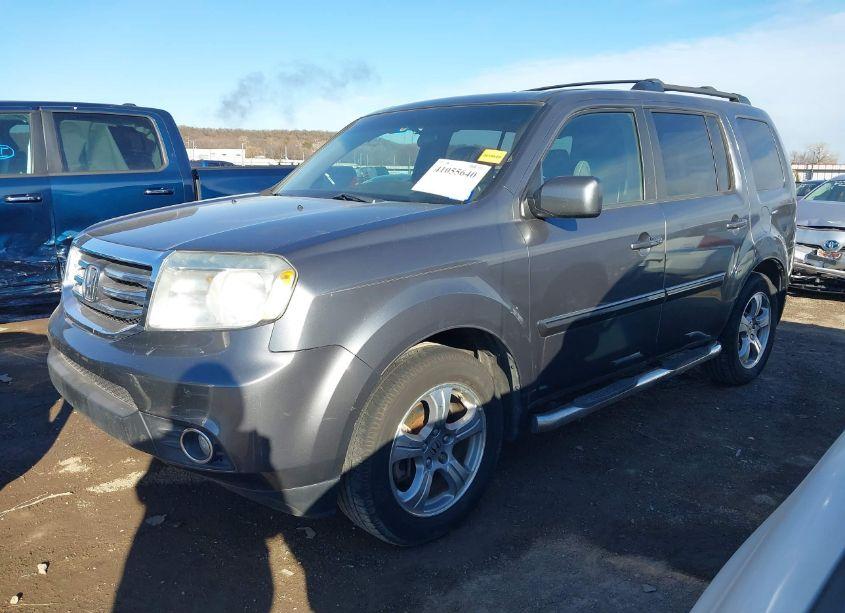 Photo 2 of 2013 Honda Pilot EX (VIN 5FNYF3H42DB006612)