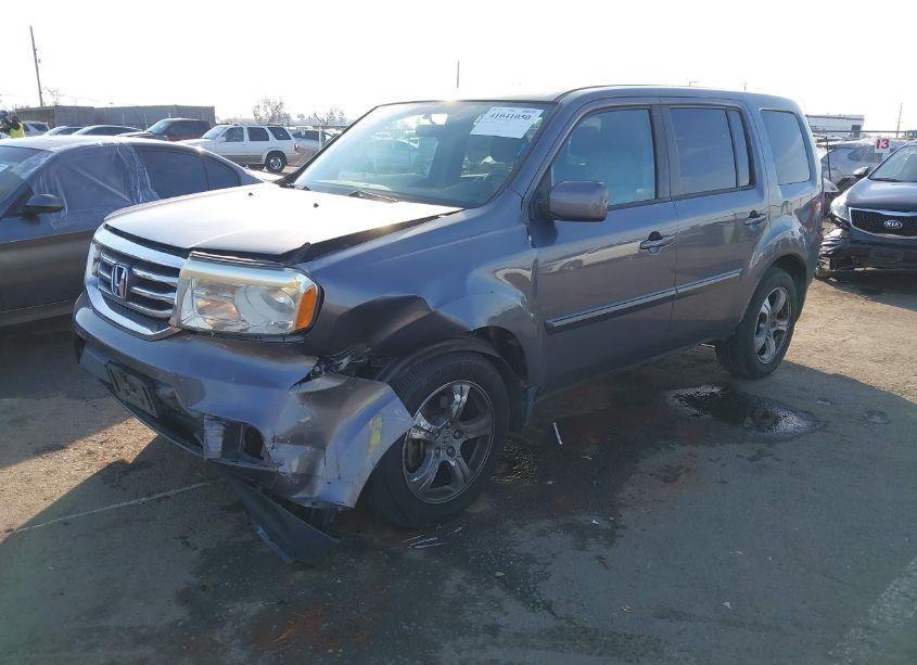 Photo 2 of 2015 Honda Pilot EX (VIN 5FNYF3H42FB003342)