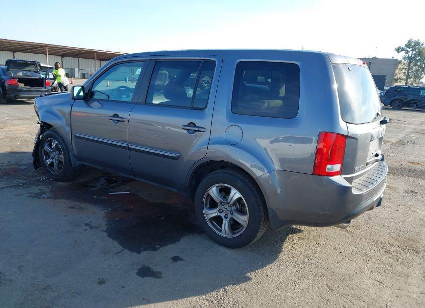 Photo 3 of 2015 Honda Pilot EX (VIN 5FNYF3H42FB003342)