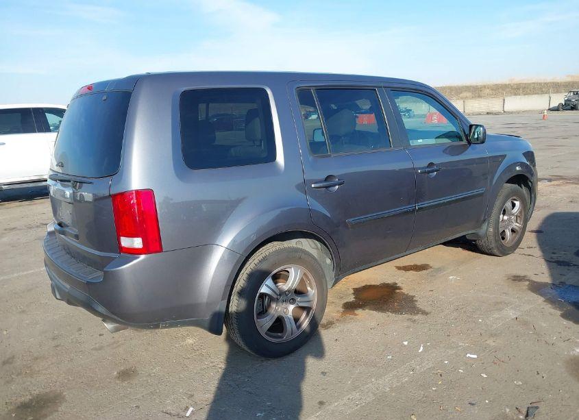 Photo 4 of 2015 Honda Pilot EX (VIN 5FNYF3H42FB003342)