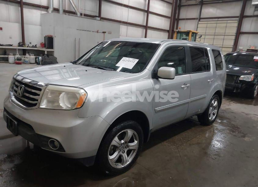 Photo 2 of 2012 Honda Pilot EX (VIN 5FNYF3H43CB030268)