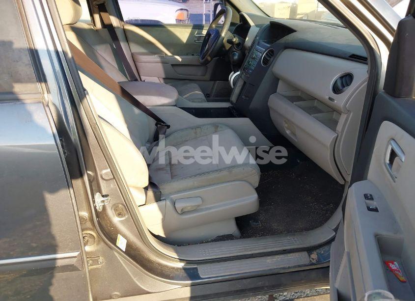 Photo 5 of 2010 Honda Pilot EX (VIN 5FNYF3H44AB006218)