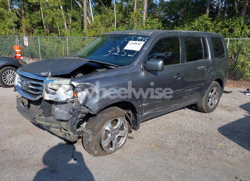 Photo 2 of 2013 Honda Pilot EX (VIN 5FNYF3H45DB003252)