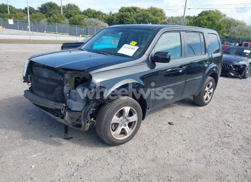 Photo 2 of 2013 Honda Pilot EX (VIN 5FNYF3H45DB010721)