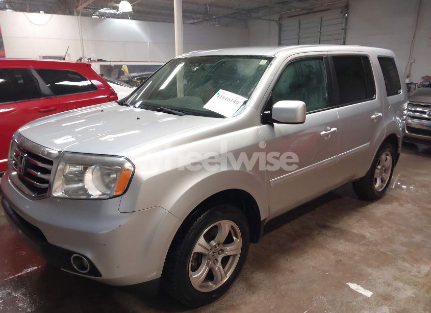 Photo 2 of 2013 Honda Pilot EX (VIN 5FNYF3H46DB004376)