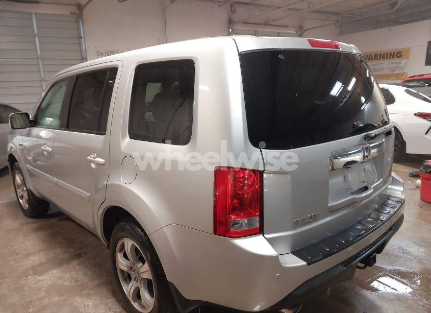 Photo 3 of 2013 Honda Pilot EX (VIN 5FNYF3H46DB004376)