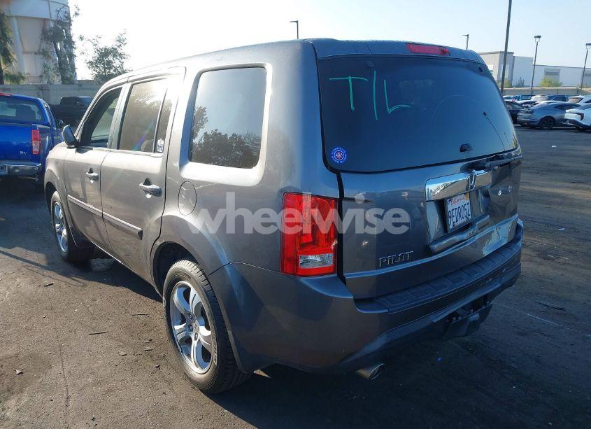Photo 3 of 2015 Honda Pilot EX (VIN 5FNYF3H47FB003336)