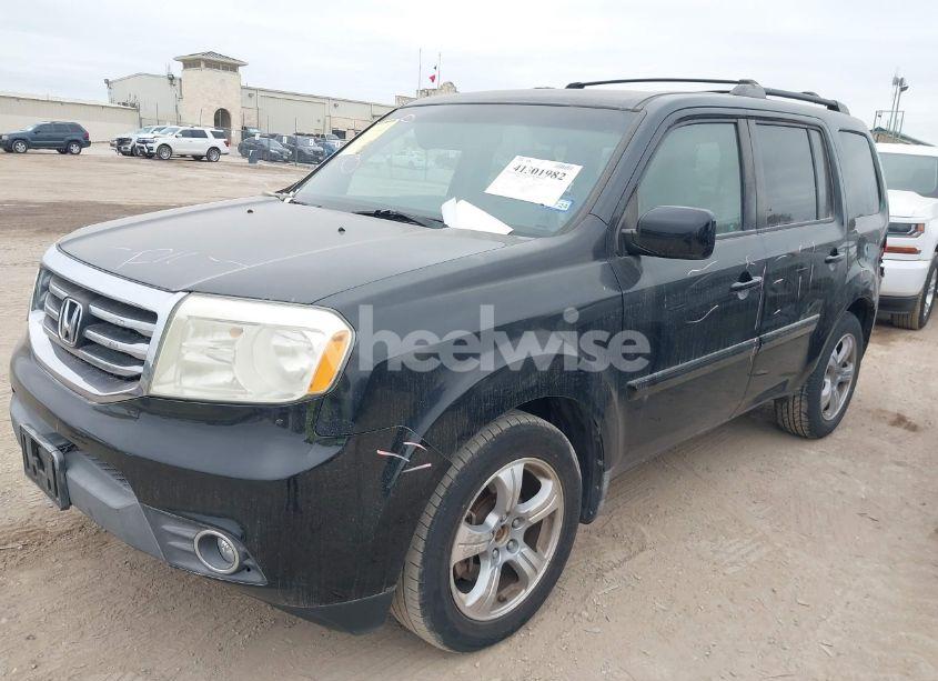 Photo 2 of 2012 Honda Pilot EX (VIN 5FNYF3H48CB009934)