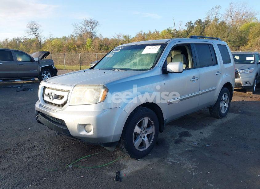Photo 2 of 2011 Honda Pilot EX (VIN 5FNYF3H49BB007592)