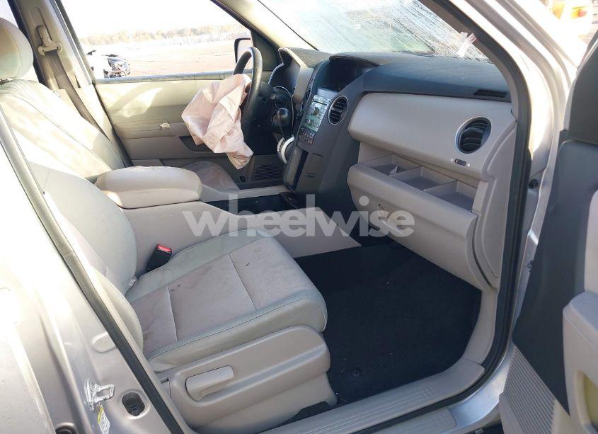 Photo 5 of 2011 Honda Pilot EX (VIN 5FNYF3H49BB007592)