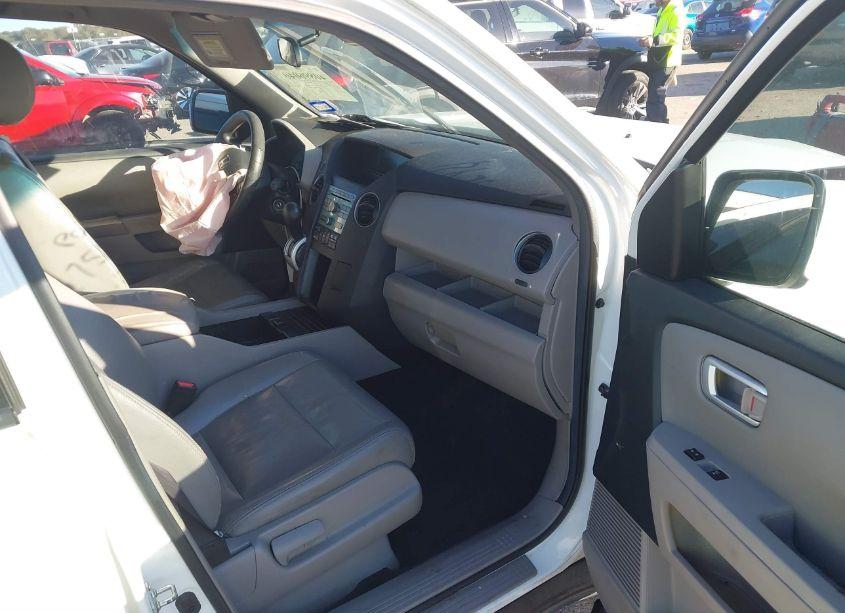 Photo 5 of 2011 Honda Pilot EX (VIN 5FNYF3H49BB052421)