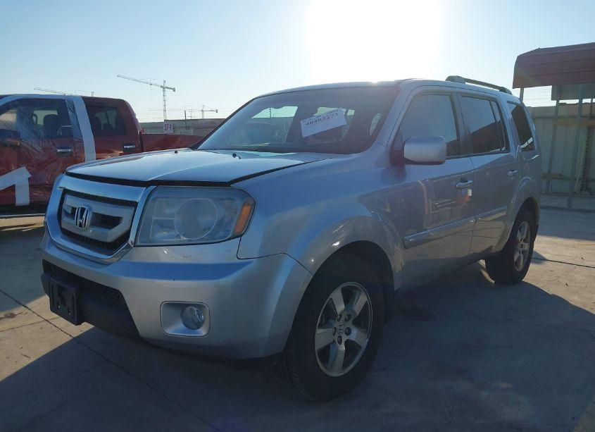 Photo 2 of 2011 Honda Pilot EX (VIN 5FNYF3H49BB057747)