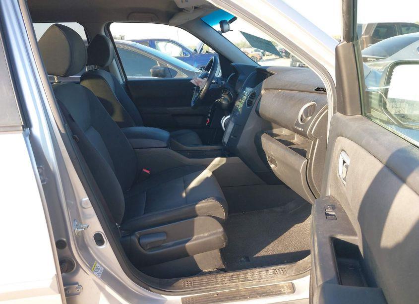 Photo 5 of 2011 Honda Pilot EX (VIN 5FNYF3H49BB057747)