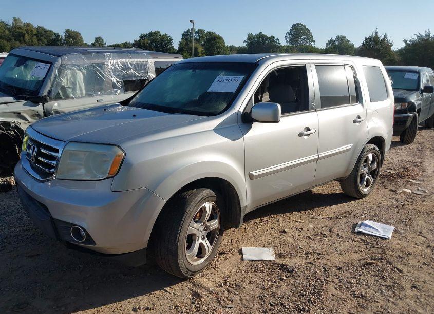 Photo 2 of 2013 Honda Pilot EX (VIN 5FNYF3H49DB004355)