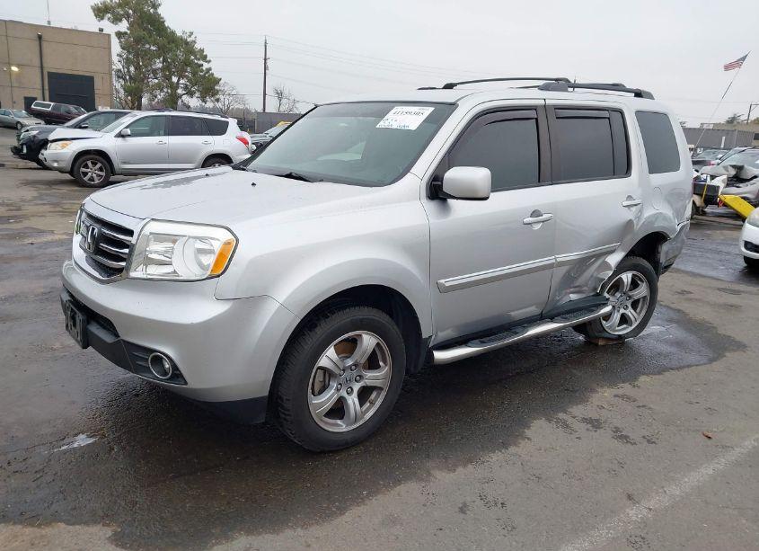 Photo 2 of 2013 Honda Pilot EX (VIN 5FNYF3H49DB008079)