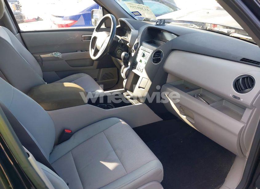 Photo 5 of 2010 Honda Pilot (VIN 5FNYF3H4XAB004425)