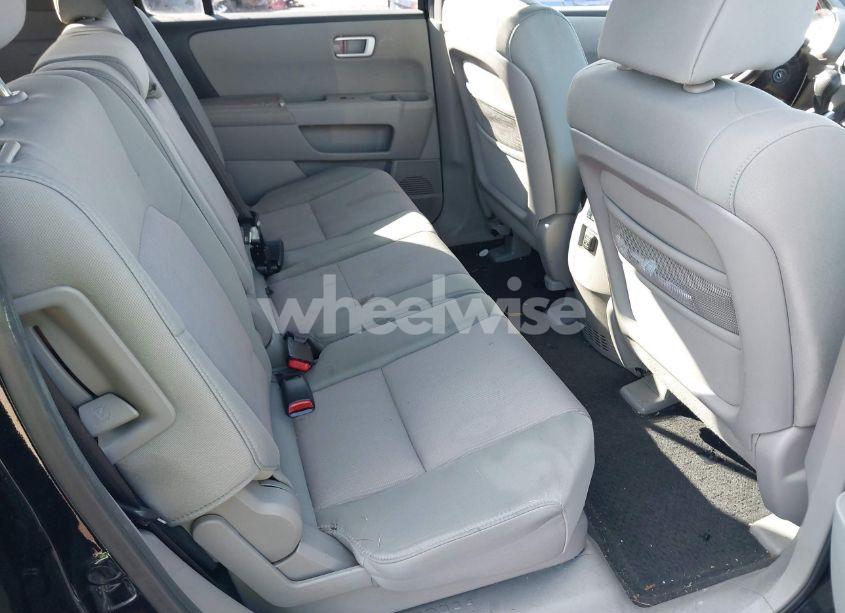 Photo 8 of 2010 Honda Pilot (VIN 5FNYF3H4XAB004425)