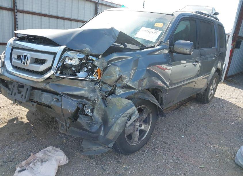 Photo 2 of 2011 Honda Pilot EX (VIN 5FNYF3H4XBB017788)