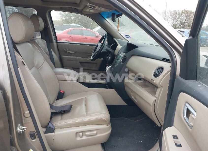 Photo 5 of 2010 Honda Pilot EX-L (VIN 5FNYF3H51AB014169)