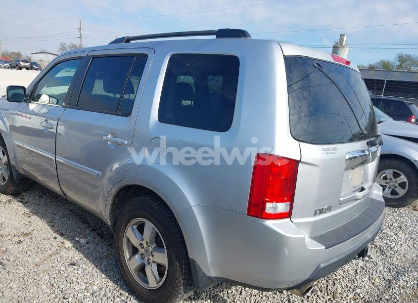 Photo 3 of 2011 Honda Pilot EX-L (VIN 5FNYF3H51BB023133)