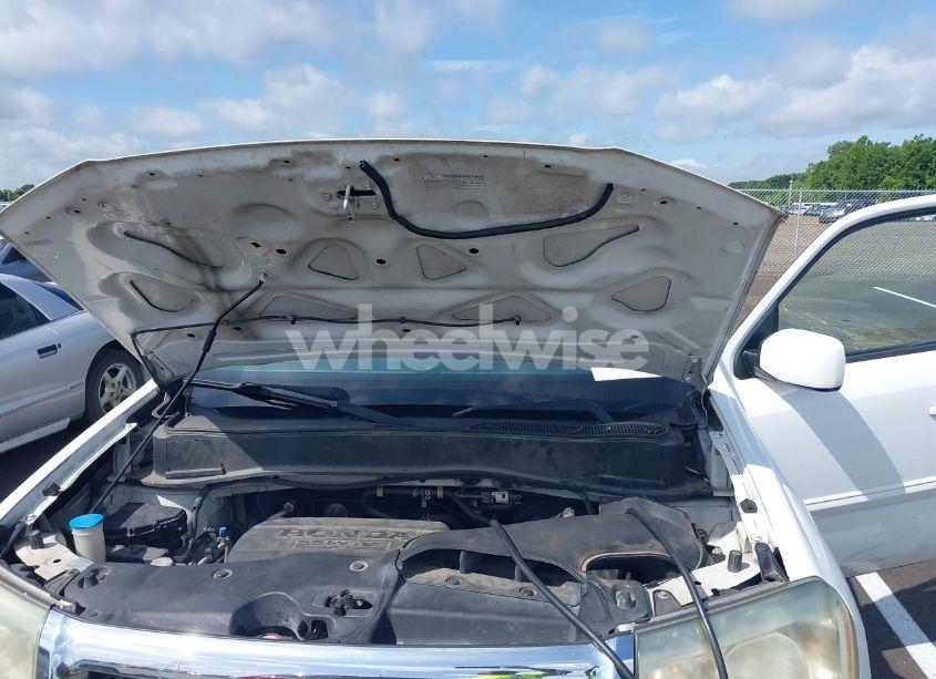 Photo 10 of 2011 Honda Pilot EX-L (VIN 5FNYF3H51BB032575)