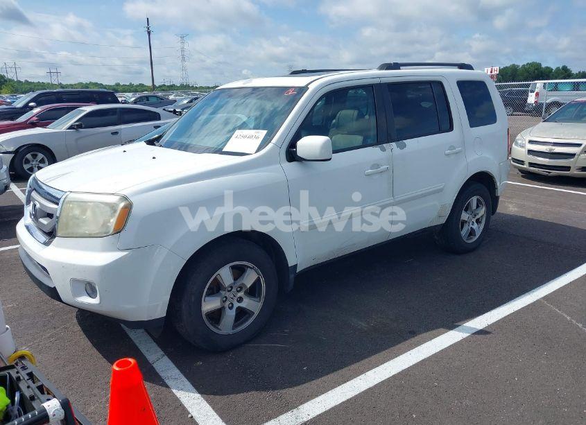 Photo 2 of 2011 Honda Pilot EX-L (VIN 5FNYF3H51BB032575)