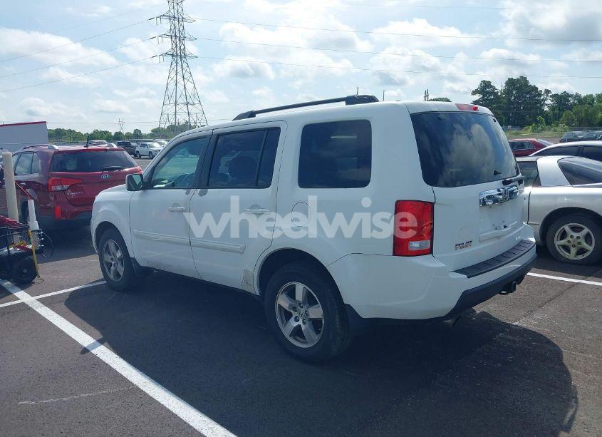 Photo 3 of 2011 Honda Pilot EX-L (VIN 5FNYF3H51BB032575)