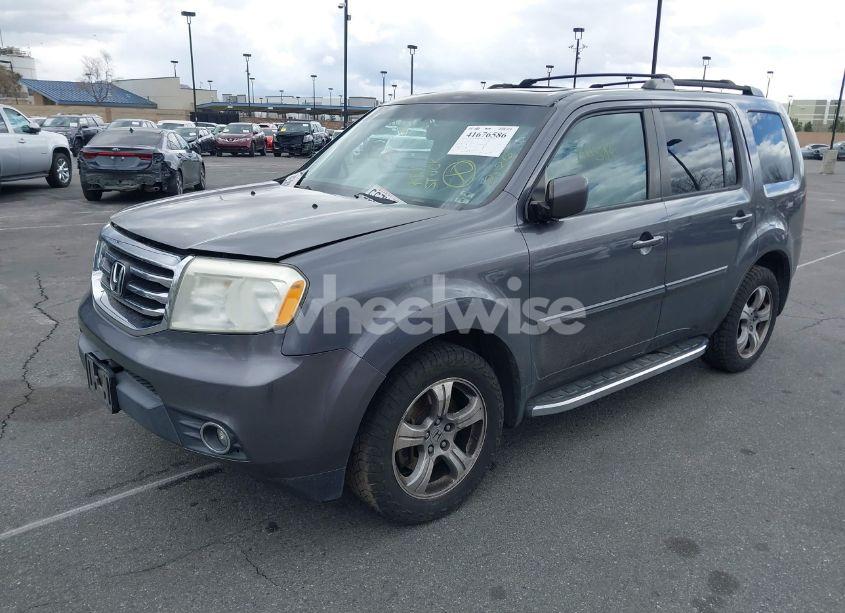 Photo 2 of 2014 Honda Pilot EX-L (VIN 5FNYF3H52EB015806)